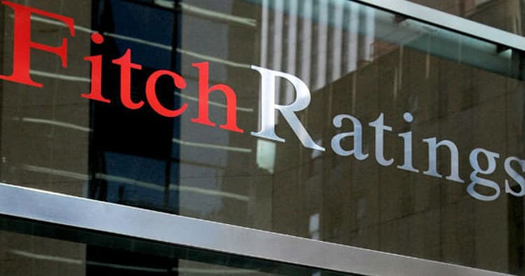 World Growth Holds Up, but Real Interest Rates Rise