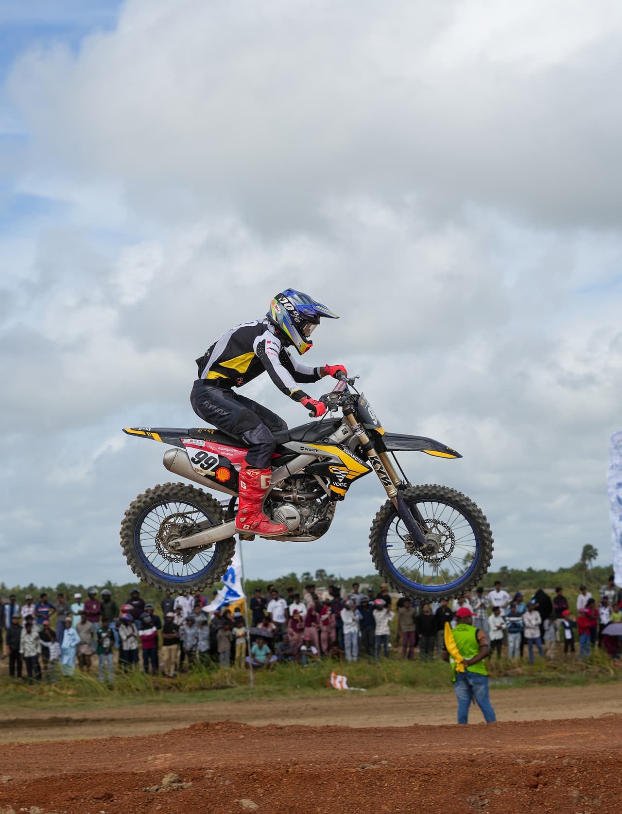Yamamoto Takes to The Track as Jacques Gunawardena Competes at Gunner Supercross
